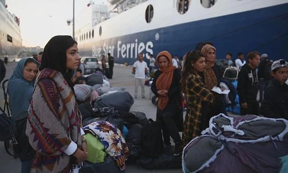 Πάνω από 1.000 μετανάστες μεταφέρονται από τα νησιά στην ενδοχώρα